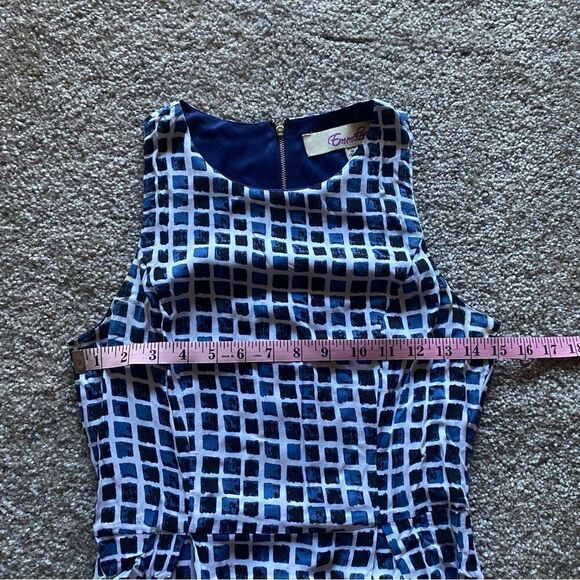 Emmelee dress, small   - Picture 8 of 10